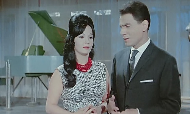 أربع سنوات تمثيل أمام شادية في فيلم معبودة الجماهير