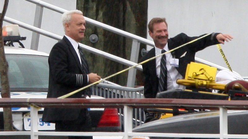 Tom-Hanks-and-Aaron-Eckhart-sully-set