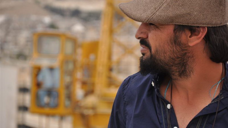 محمد عبد العزيز لم يستطع حضور عرضه الأول في القاهرة بسبب ظروف الحرب
